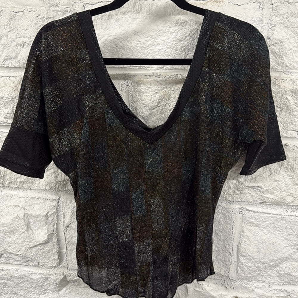 Super cute BKE multi color shimmer top